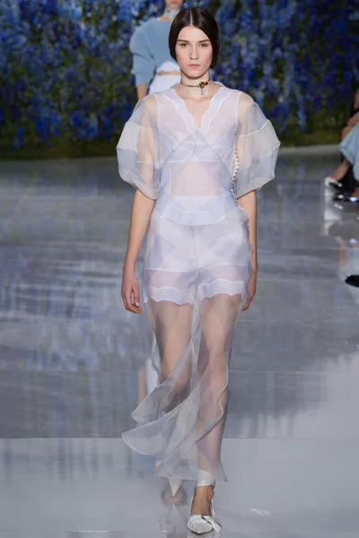 Look 48